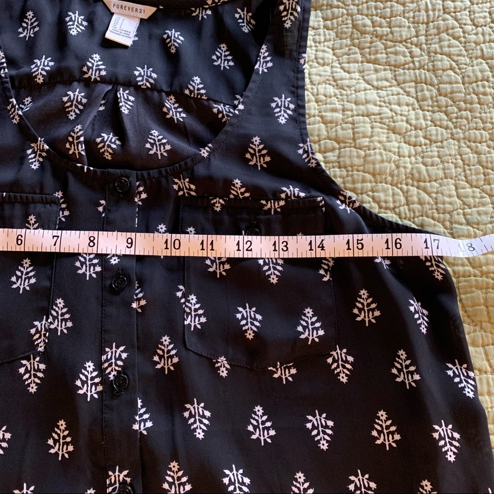 Forever 21 Black & White Sleeveless Top Size Small - Picture 4 of 10